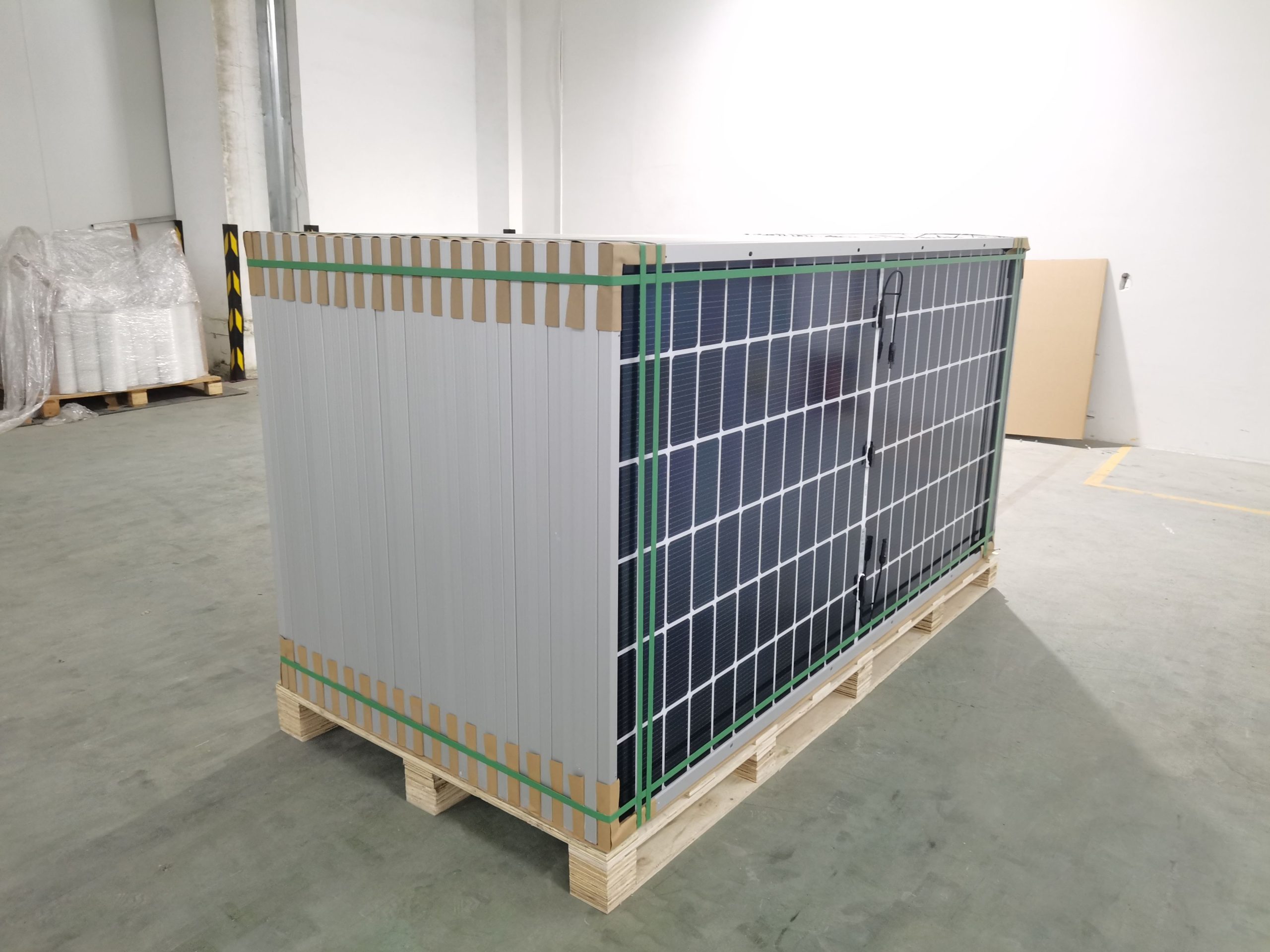 The above is a picture of 580W N Type double glass solar panel 2